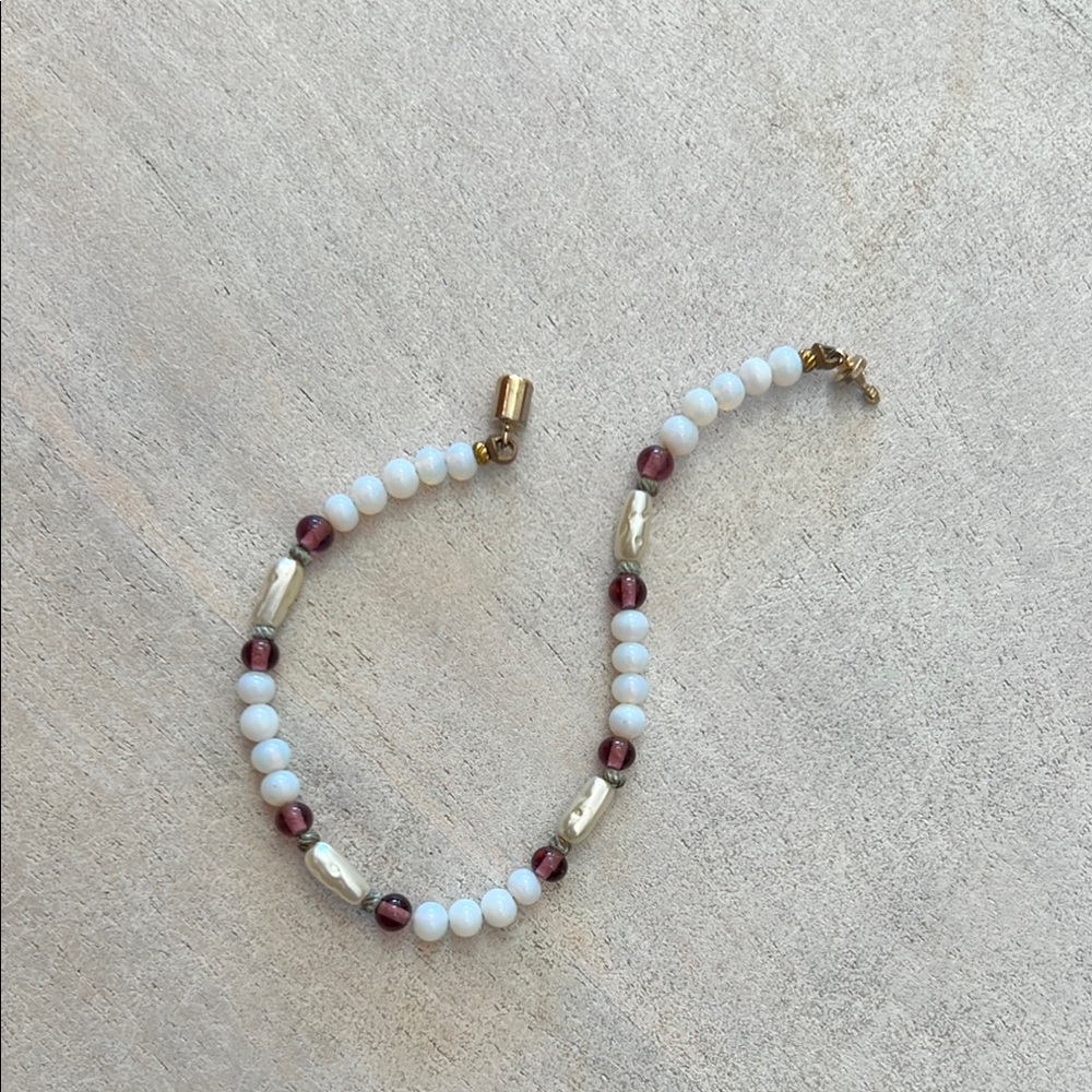 Elegant Beaded Bracelet with Gold and Red Accents